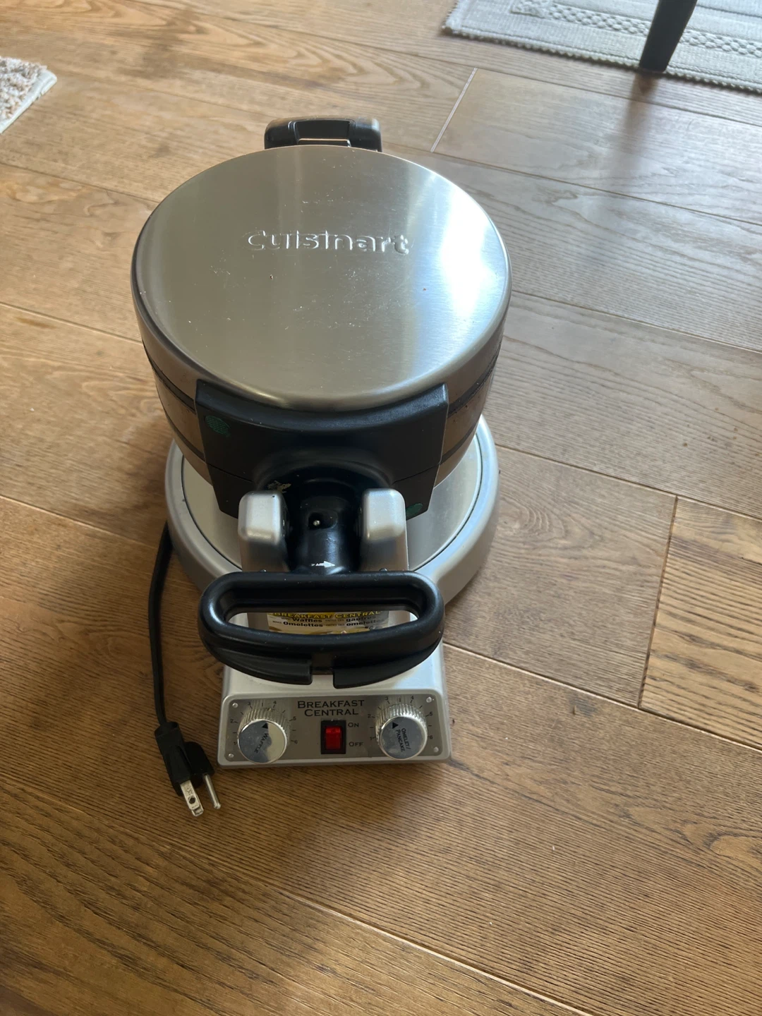 Cuisinart WAF-300 Belgian Waffle Maker - photo 2