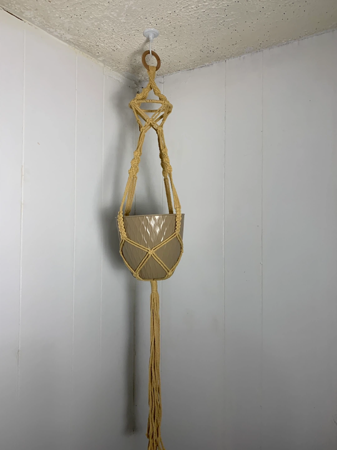 Tan Macrame with Tan Pot. NEW.