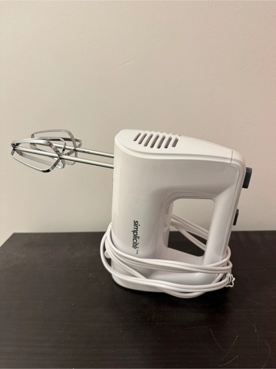 Simplicité Hand Mixer
