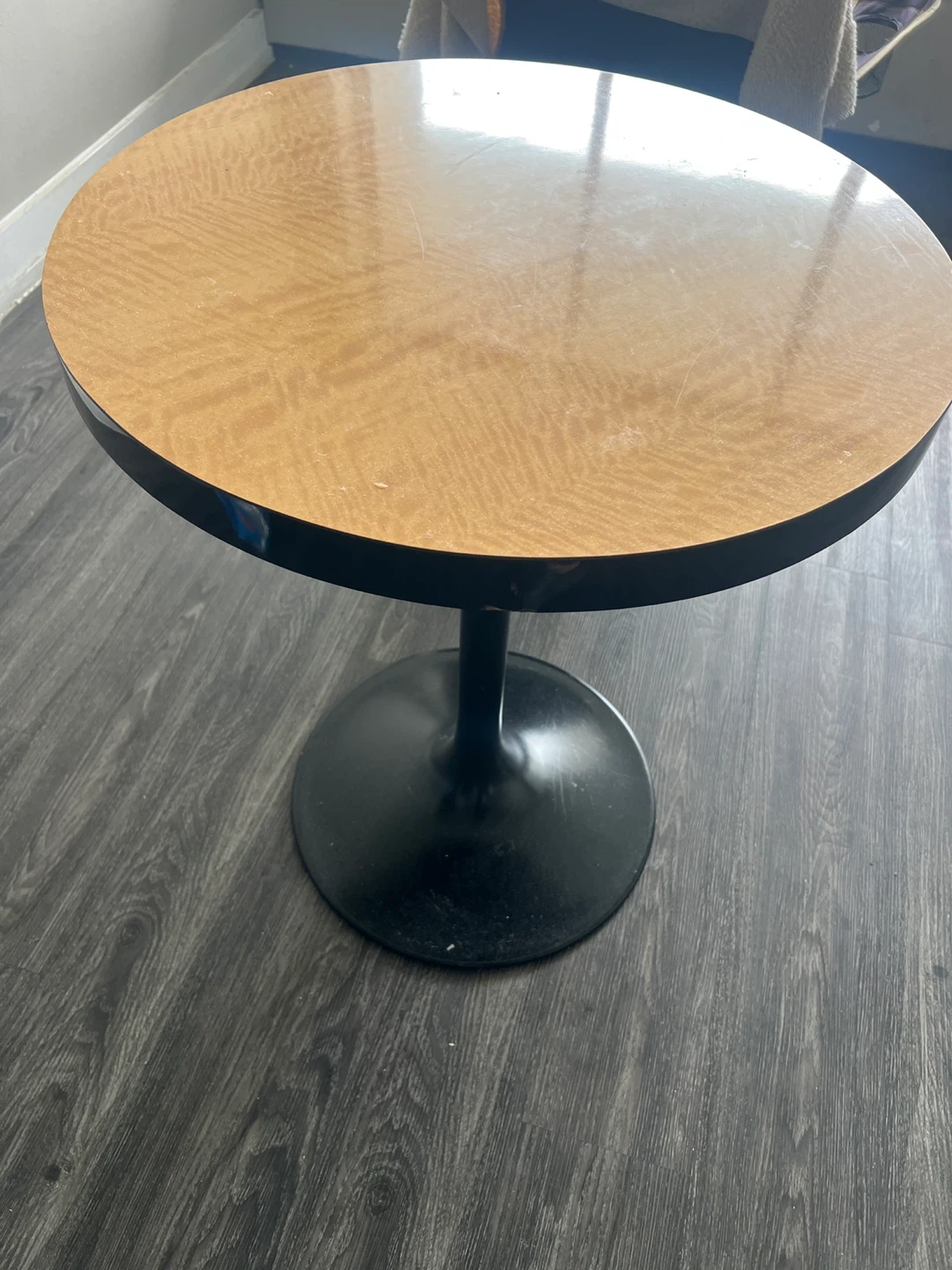 Round Table - photo 2