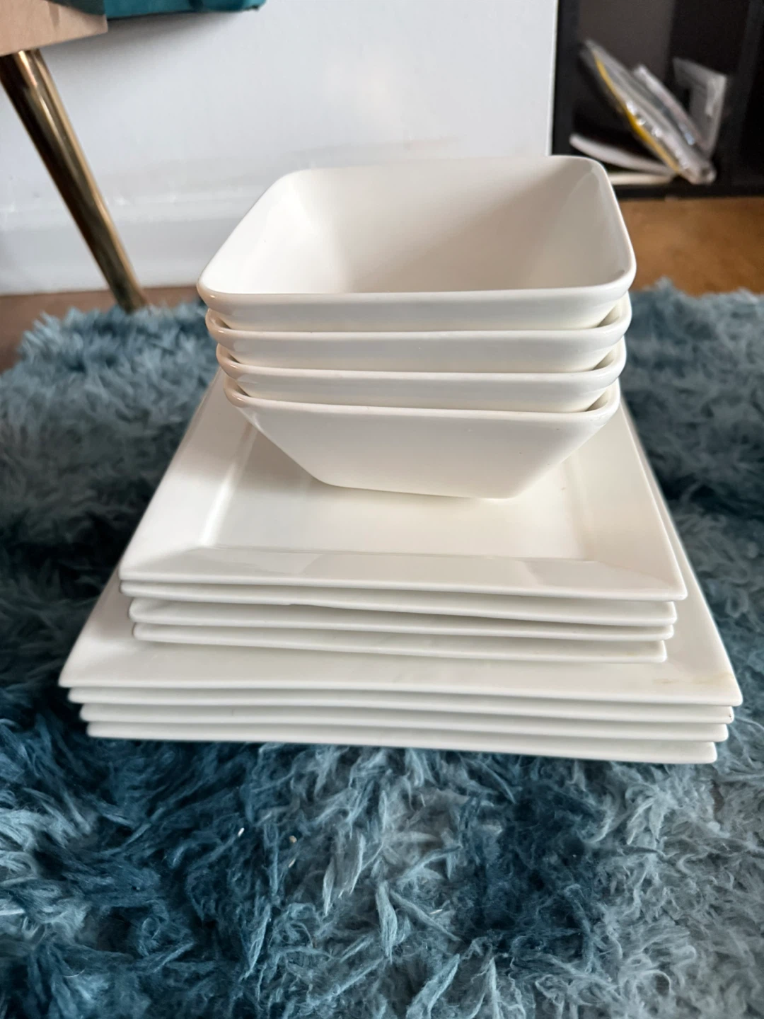 Selling a white dinnerware set