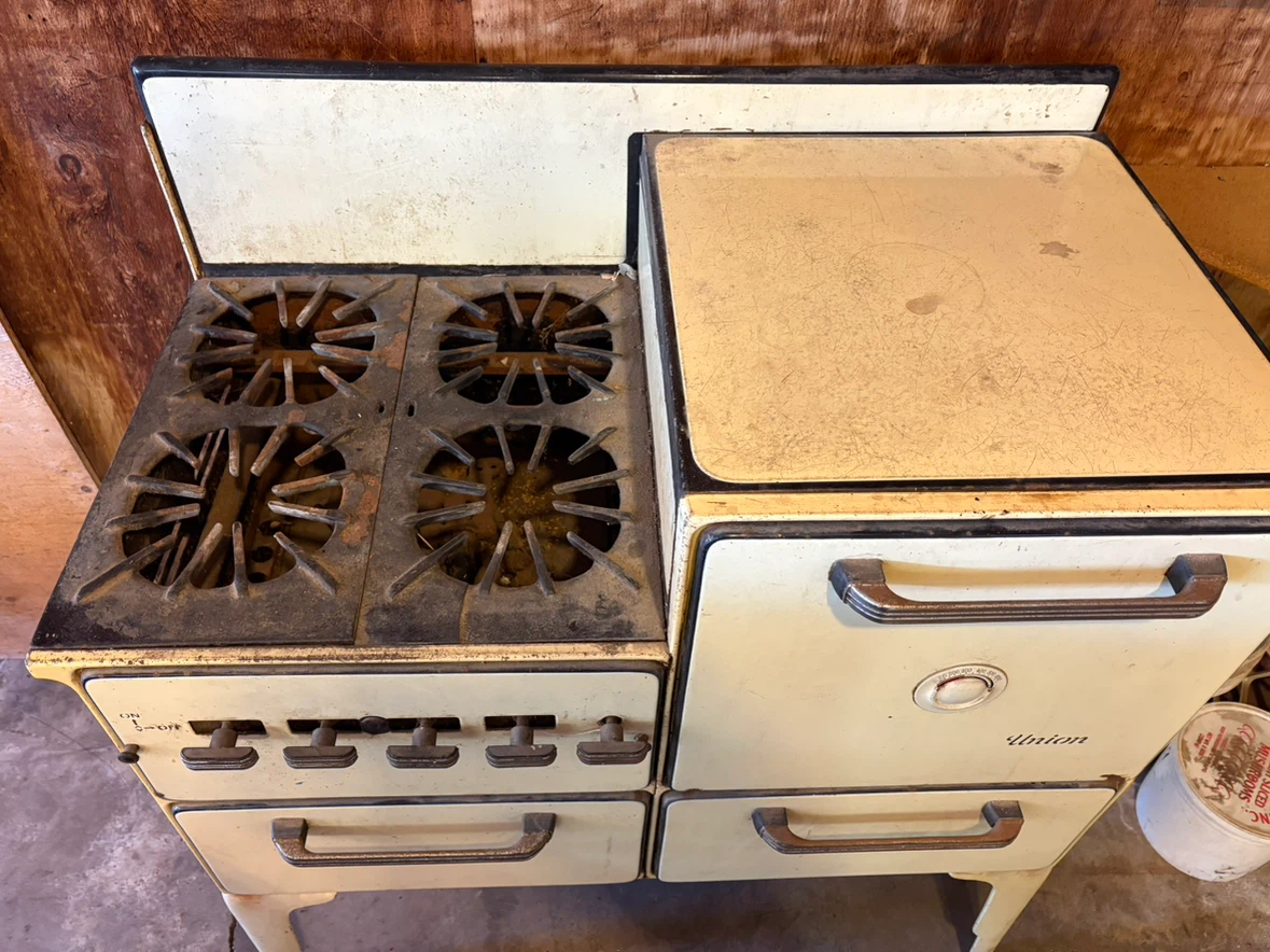 Vintage Union Stove - Cream