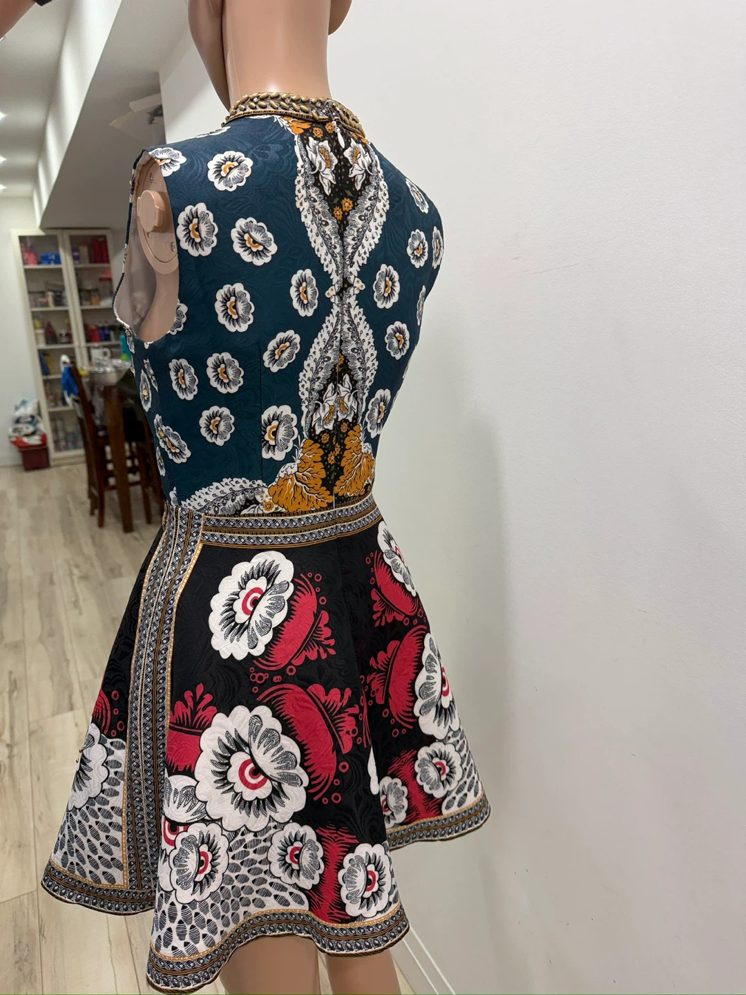 Sleeveless Patterned Mini Dress - photo 3