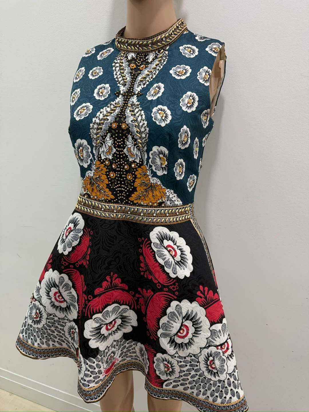 Sleeveless Patterned Mini Dress - photo 4