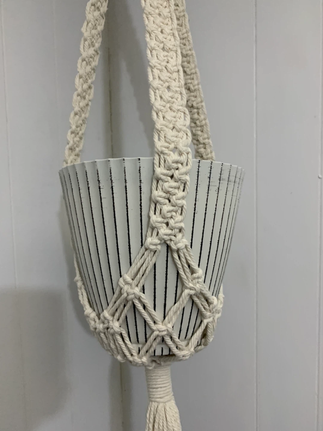 White Macrame Plant Hanger with White Pot. NEW. - photo 2