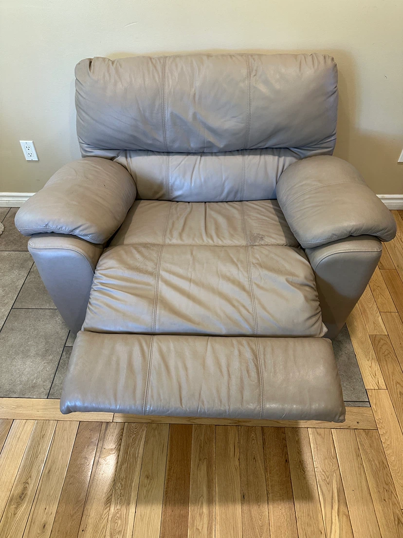 Palliser Genuine Leather Oversized Recliner Chair (CAN DELIVER) - photo 3