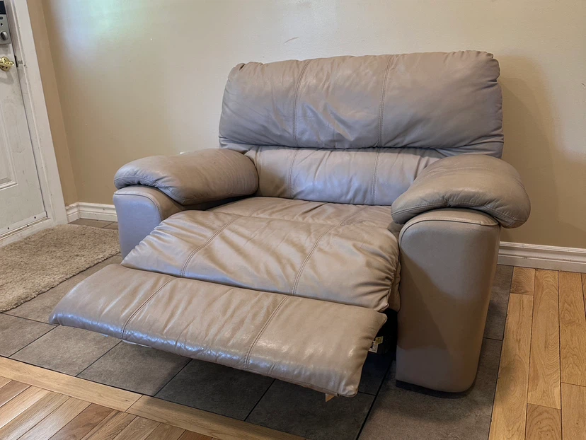 Palliser Genuine Leather Oversized Recliner Chair (CAN DELIVER) - photo 4