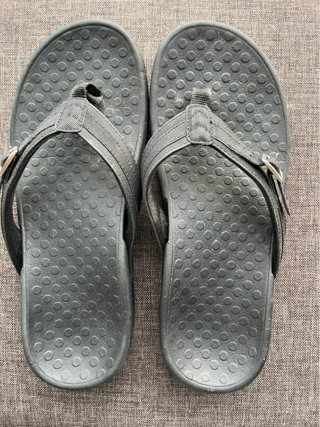 Vionic Black Flip Flops Sandals - Size 7
