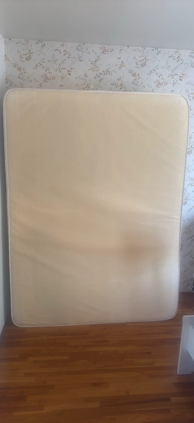 Queen size mattress - photo 2
