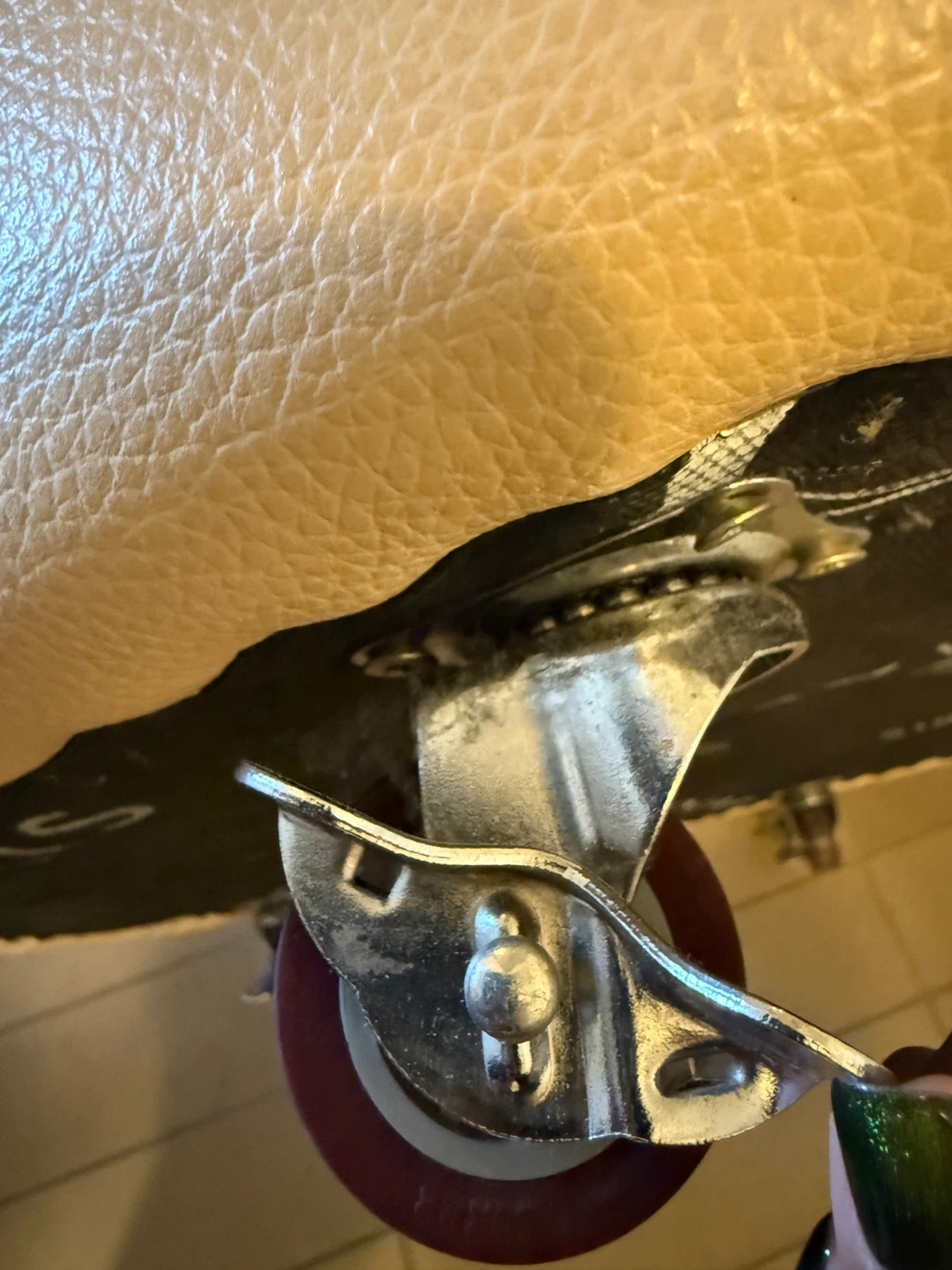 Round Leather Ottoman on wheels - photo 4