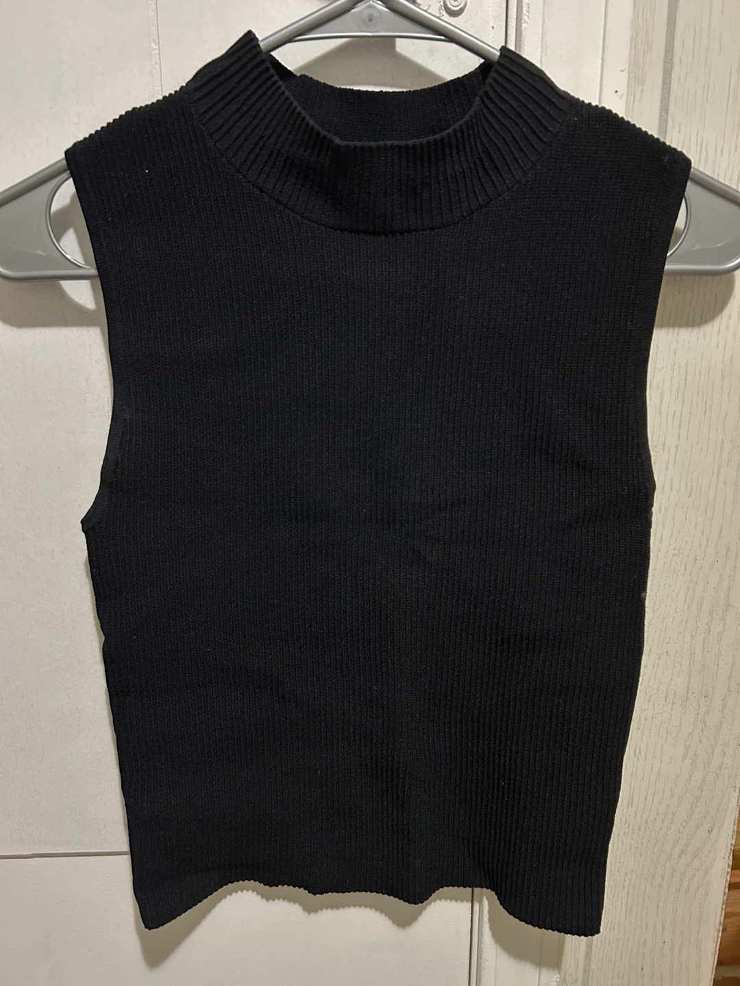 Babaton Black Mock Neck Sleeveless Ribbed Crop Top