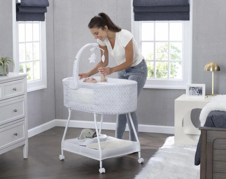 Delta Children Bassinet - photo 2