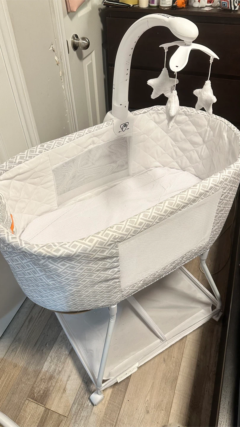 Delta Children Bassinet - photo 3