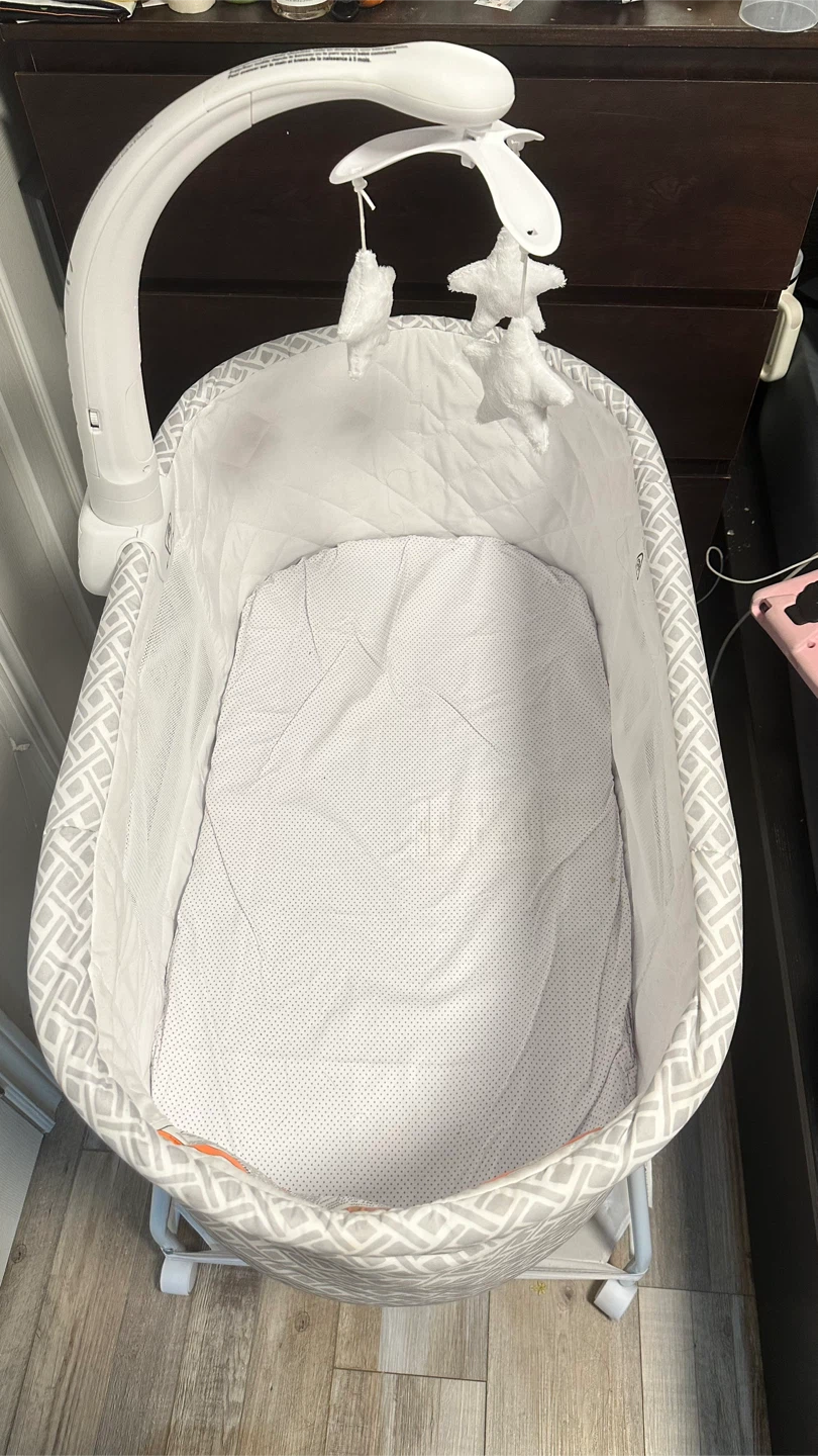 Delta Children Bassinet - photo 4