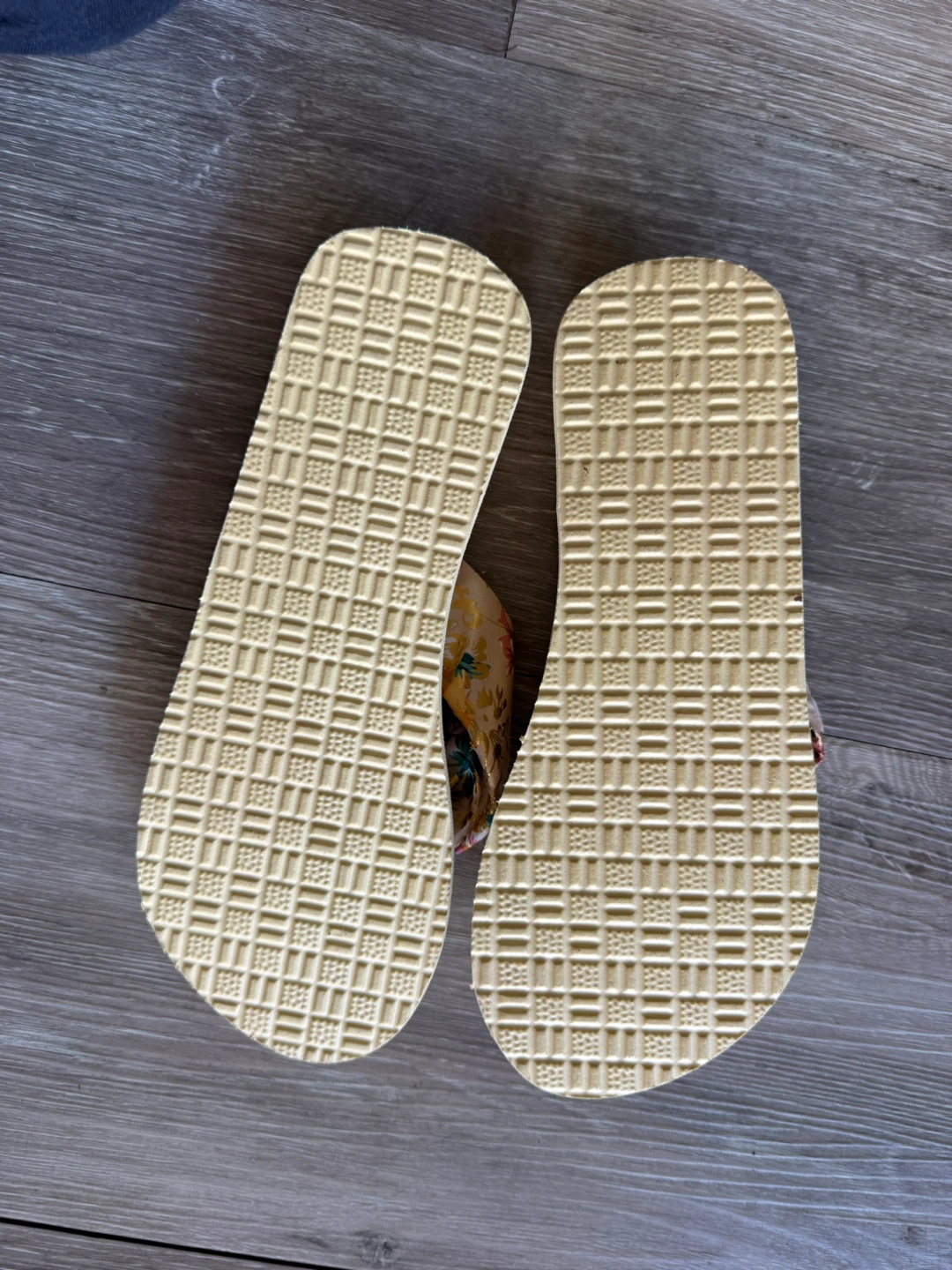 XIN CHENG Women's Floral Thong Sandals Size 39 - photo 2