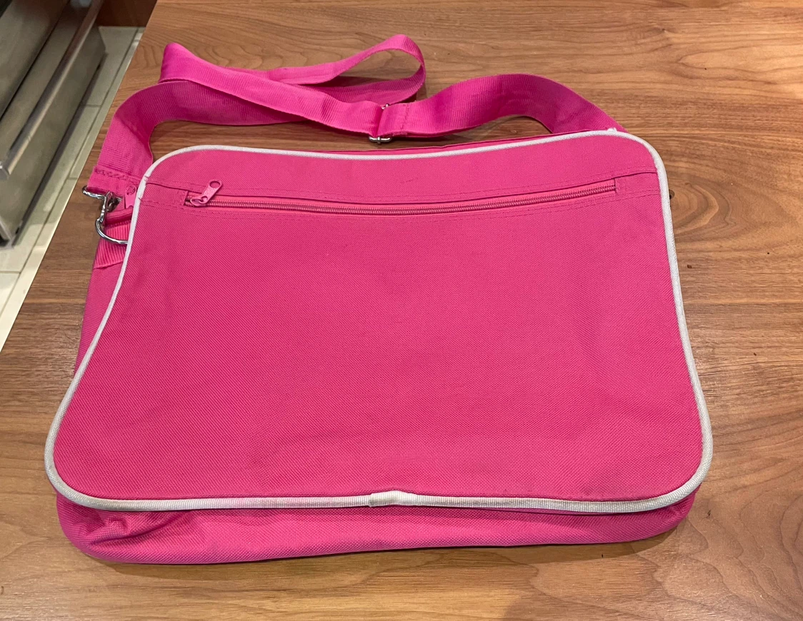 Hello Kitty Pink Messenger Bag - photo 3