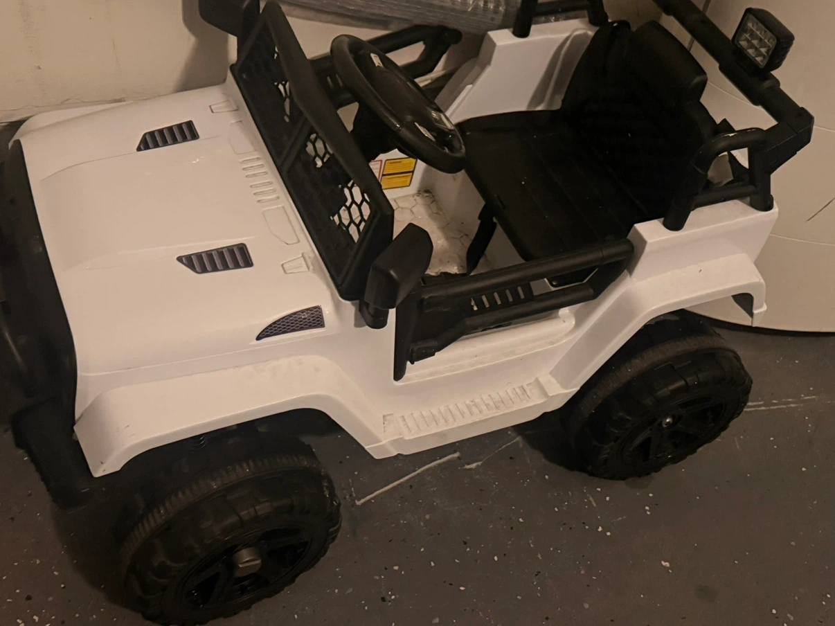 White Kids Ride-On Jeep - photo 2