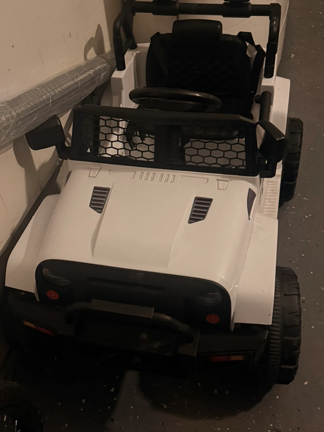 White Kids Ride-On Jeep - photo 3