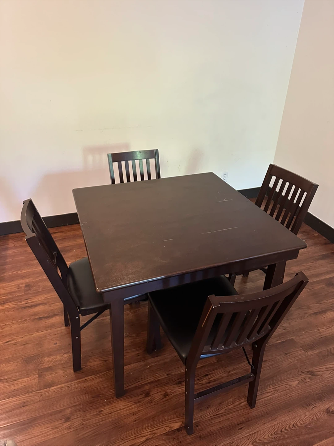 Dining table and chairs set