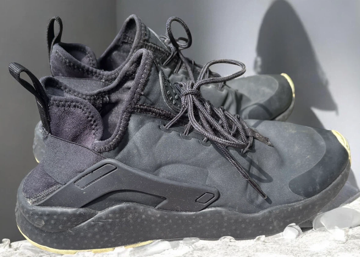 Nike Air Huarache Ultra Size: 8.5