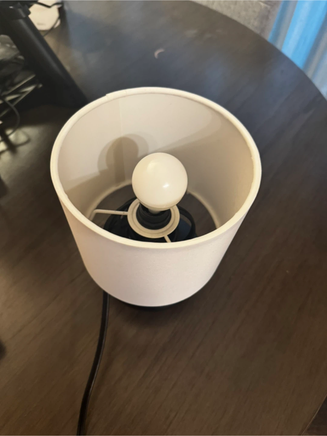 Small Black and White Table Lamp - photo 2