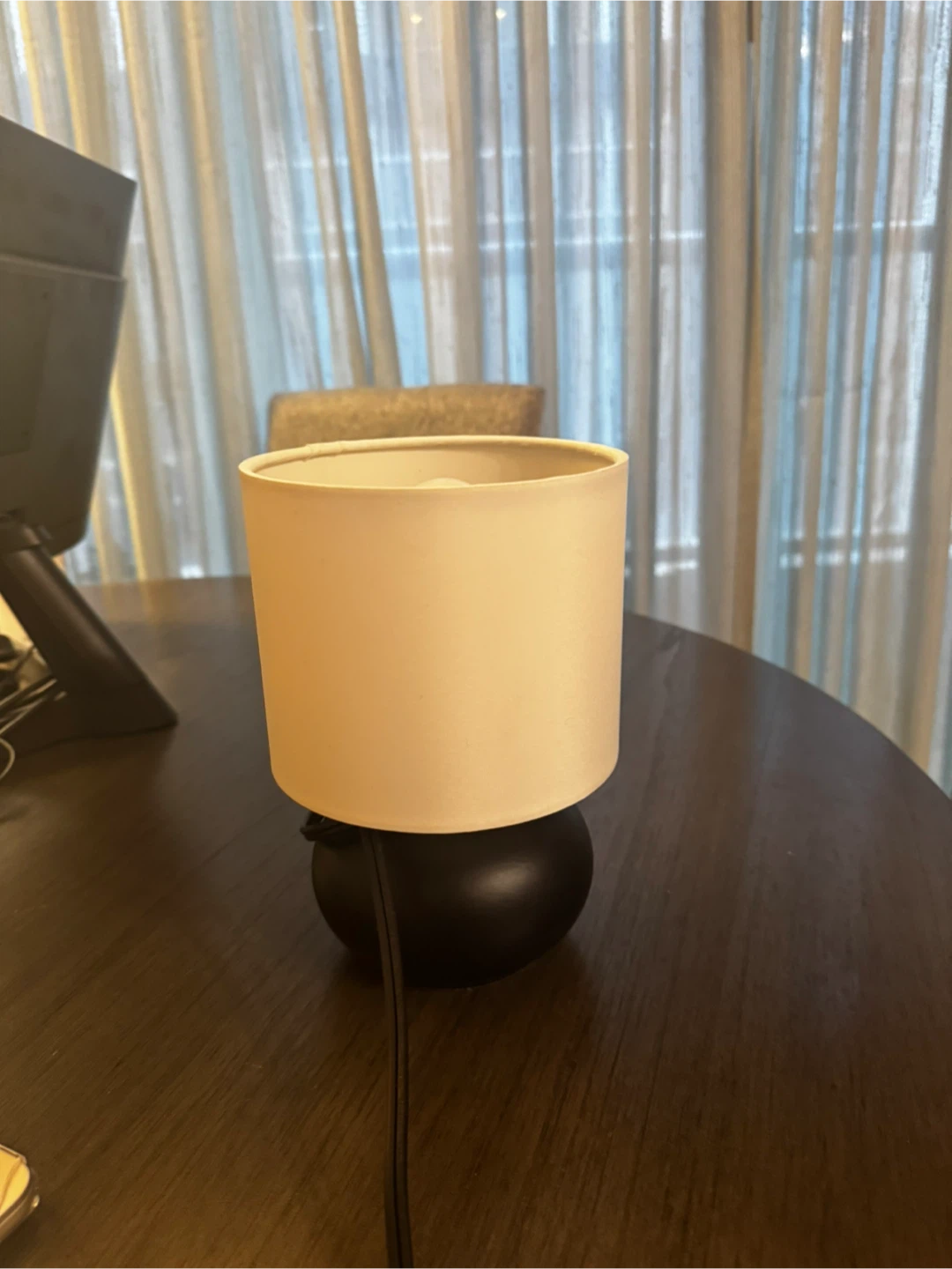 Small Black and White Table Lamp - photo 3