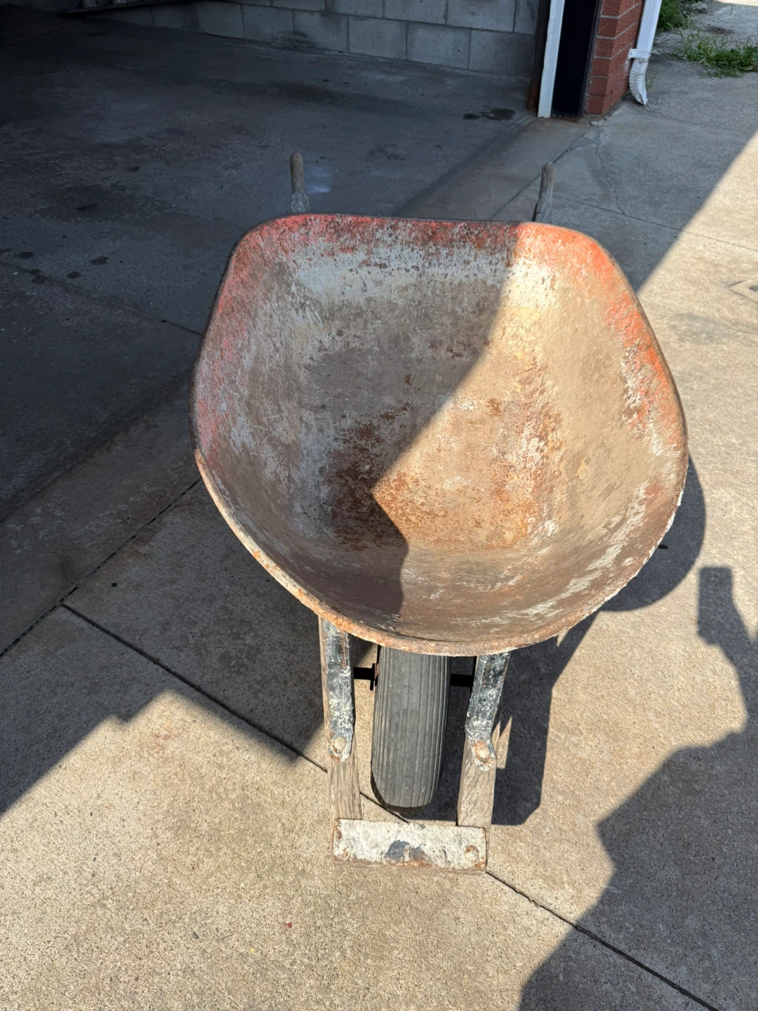 Wheel barrow - photo 2