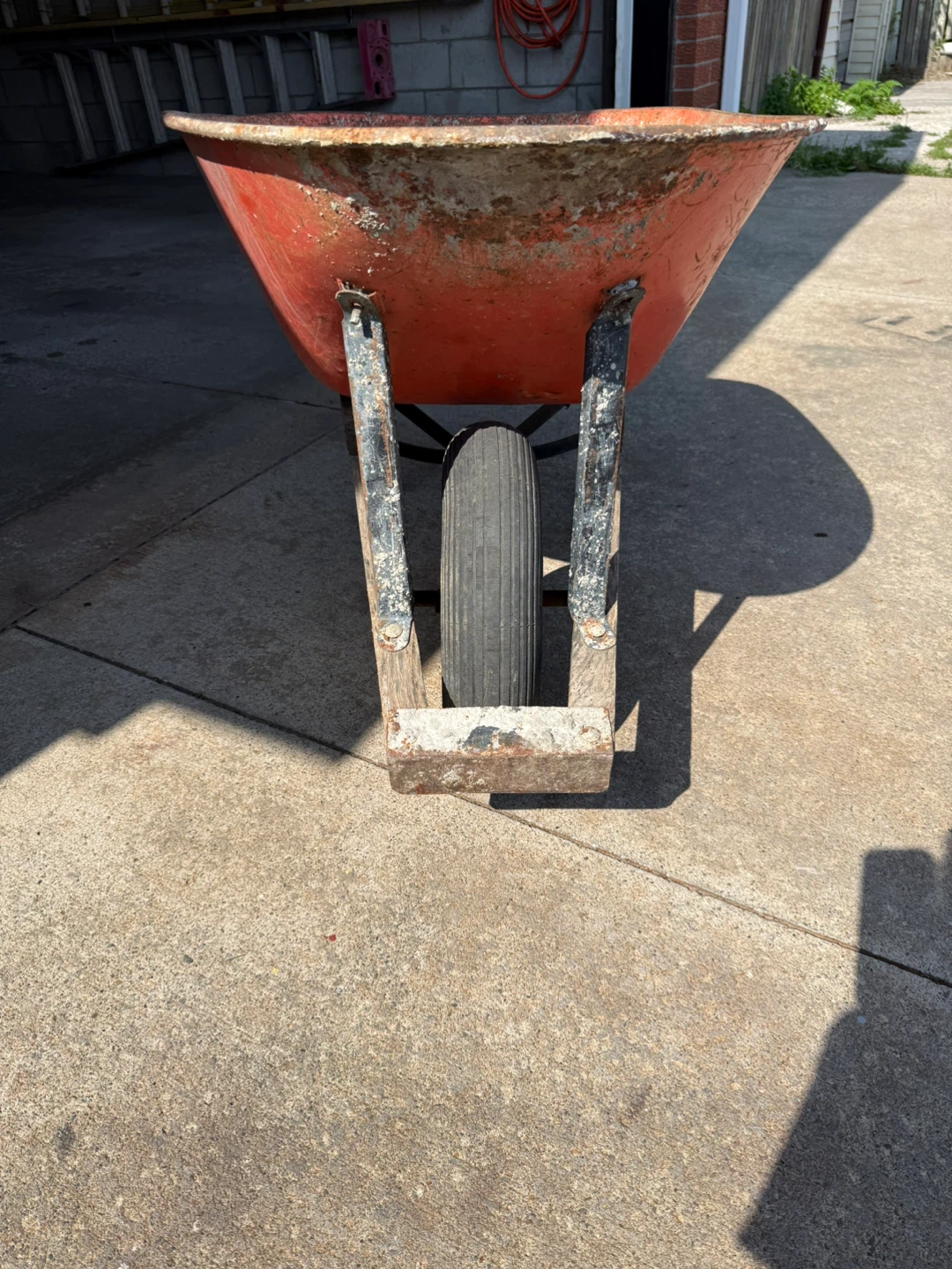 Wheel barrow - photo 3