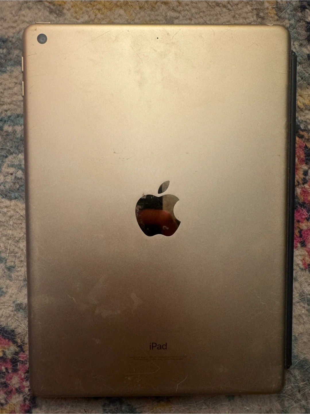 5th Gen Apple iPad 128 GB Gold Tablet - photo 2