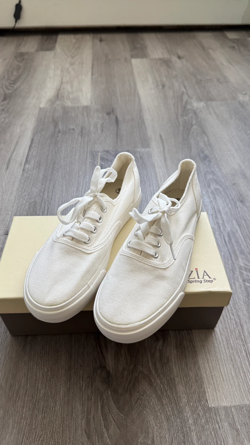 New Women's Casual White Canvas Sneakers - Size 7 (EU 38)