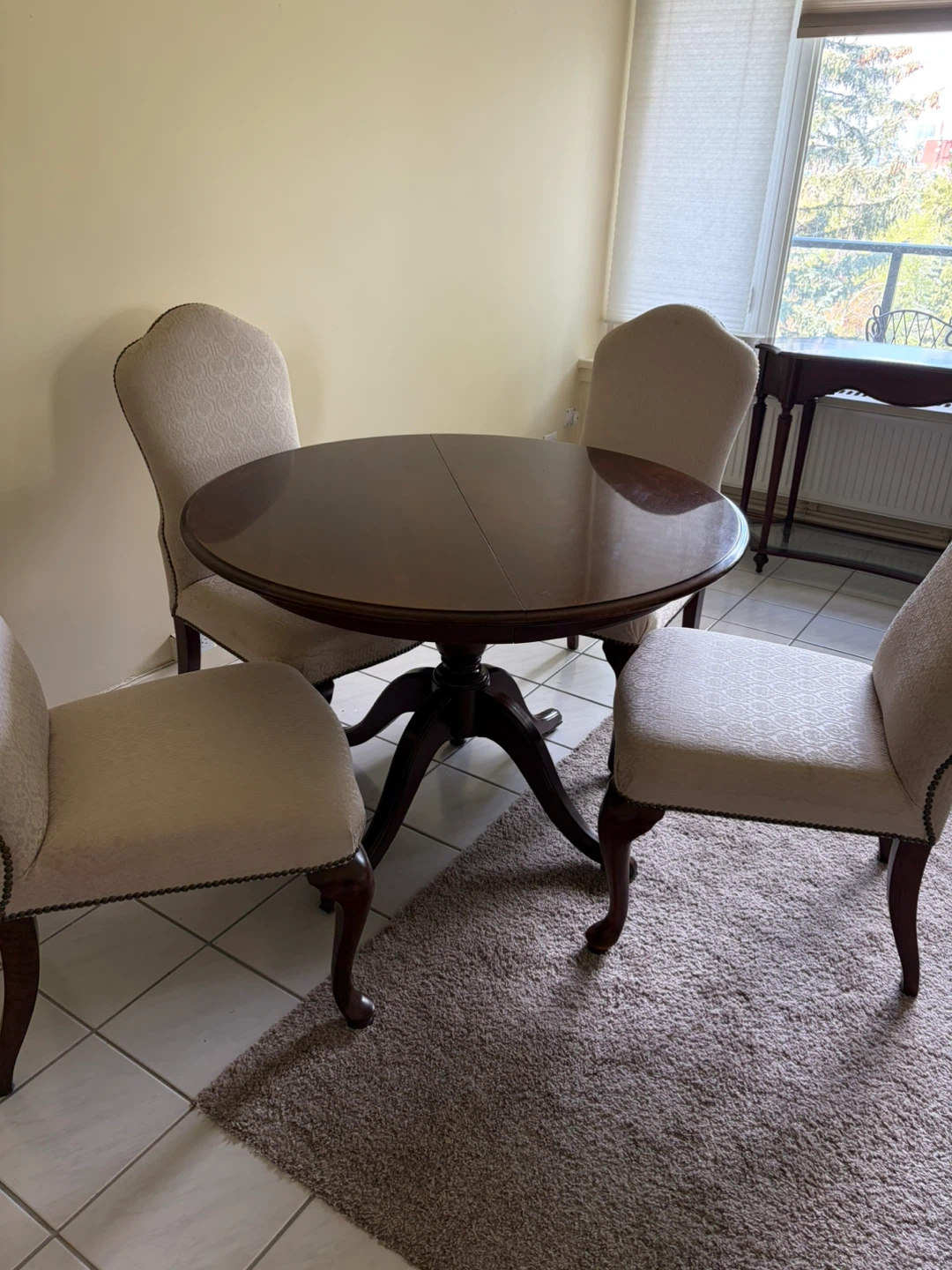 Beautiful traditional dining set in a rich cherry finish