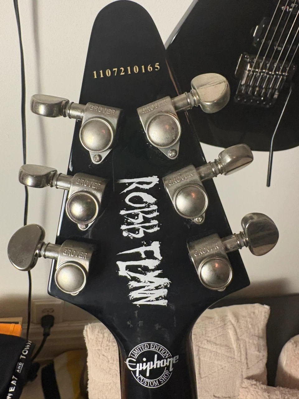 Epiphone Limited Edition Rob Flynn Love Death Flying V - photo 4