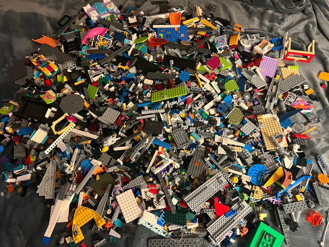 18LBS OF ASSORTED LEGO PIECES