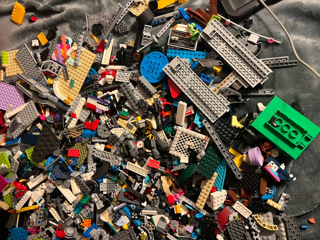 18LBS OF ASSORTED LEGO PIECES - photo 2
