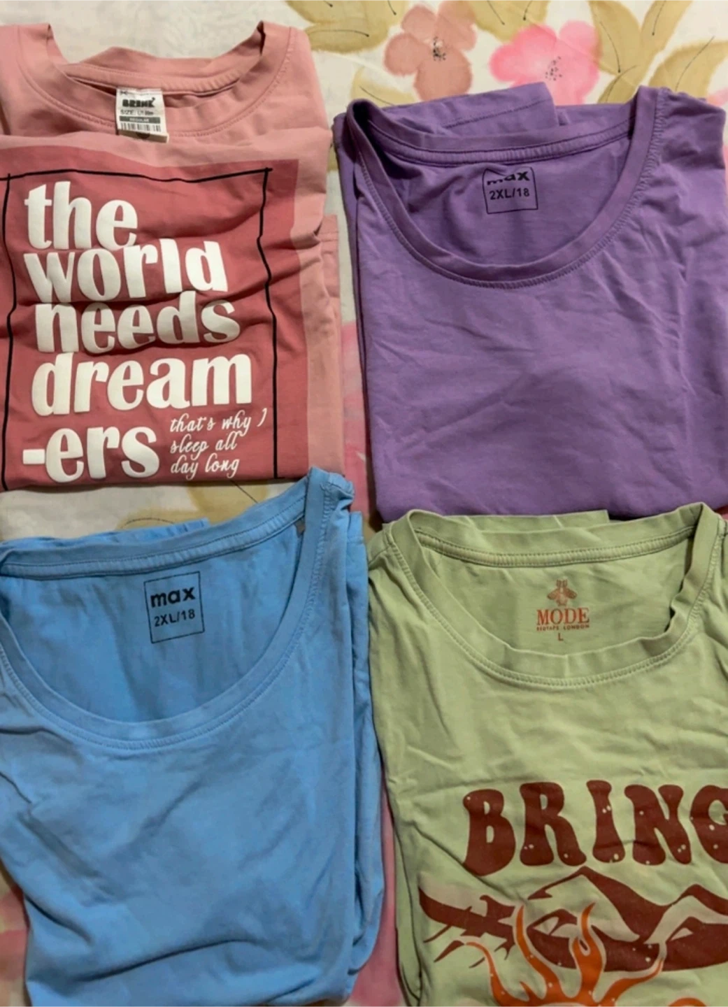Bundle of 4 Women's T-Shirts - photo 2