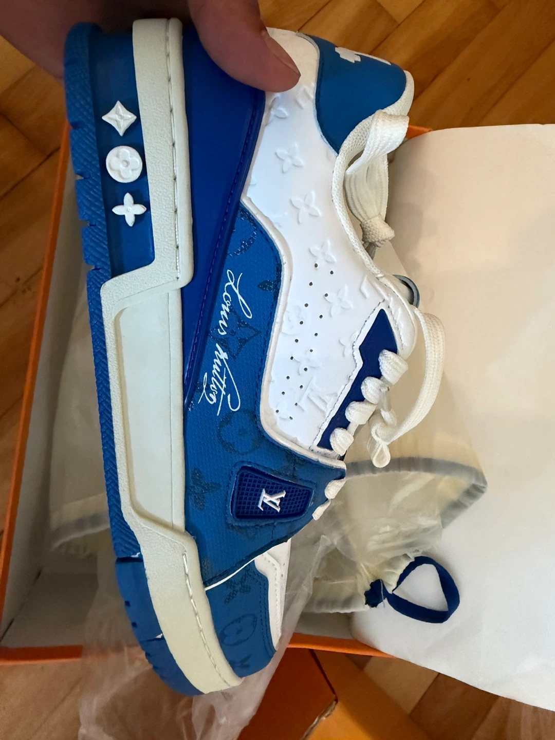 Louis Vuitton sneakers bleues et blanches