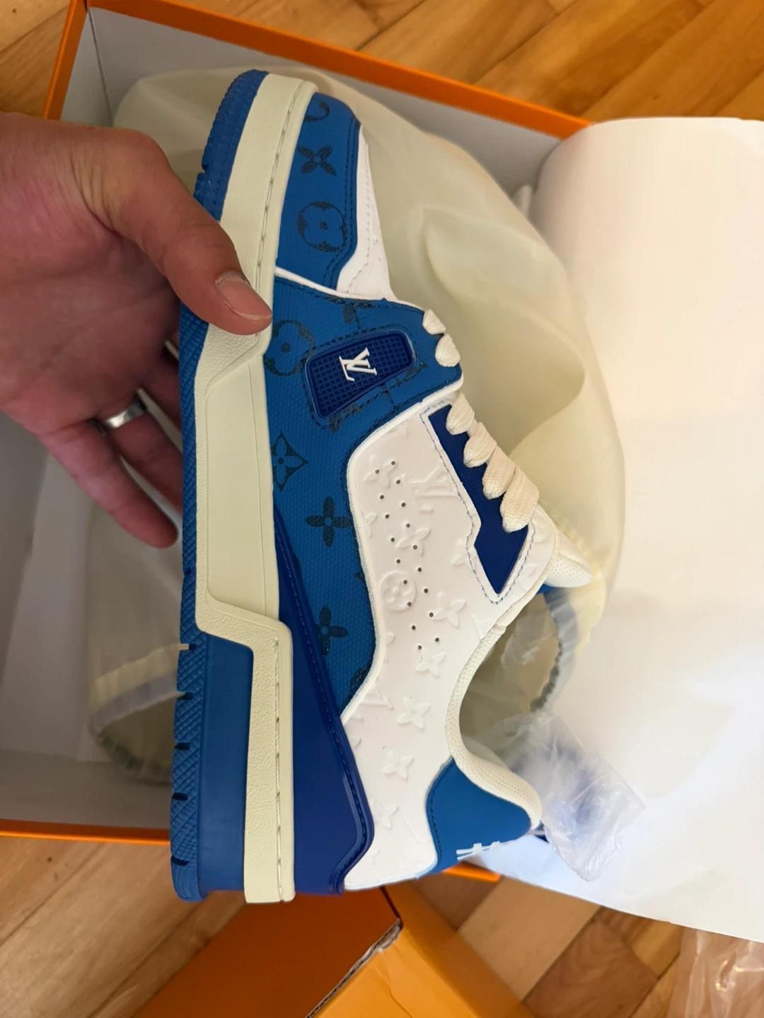 Louis Vuitton sneakers bleues et blanches - photo 2