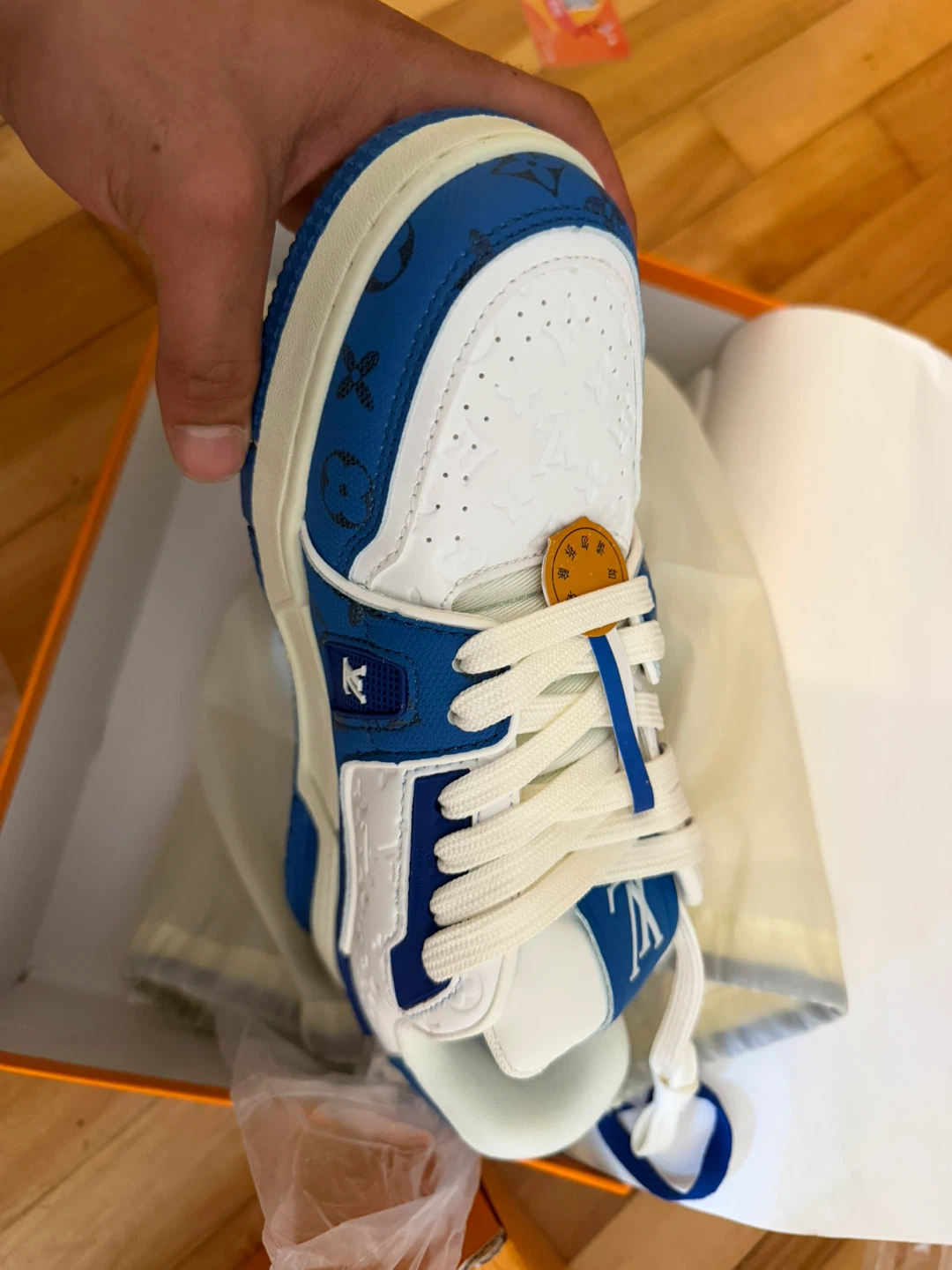 Louis Vuitton sneakers bleues et blanches - photo 3