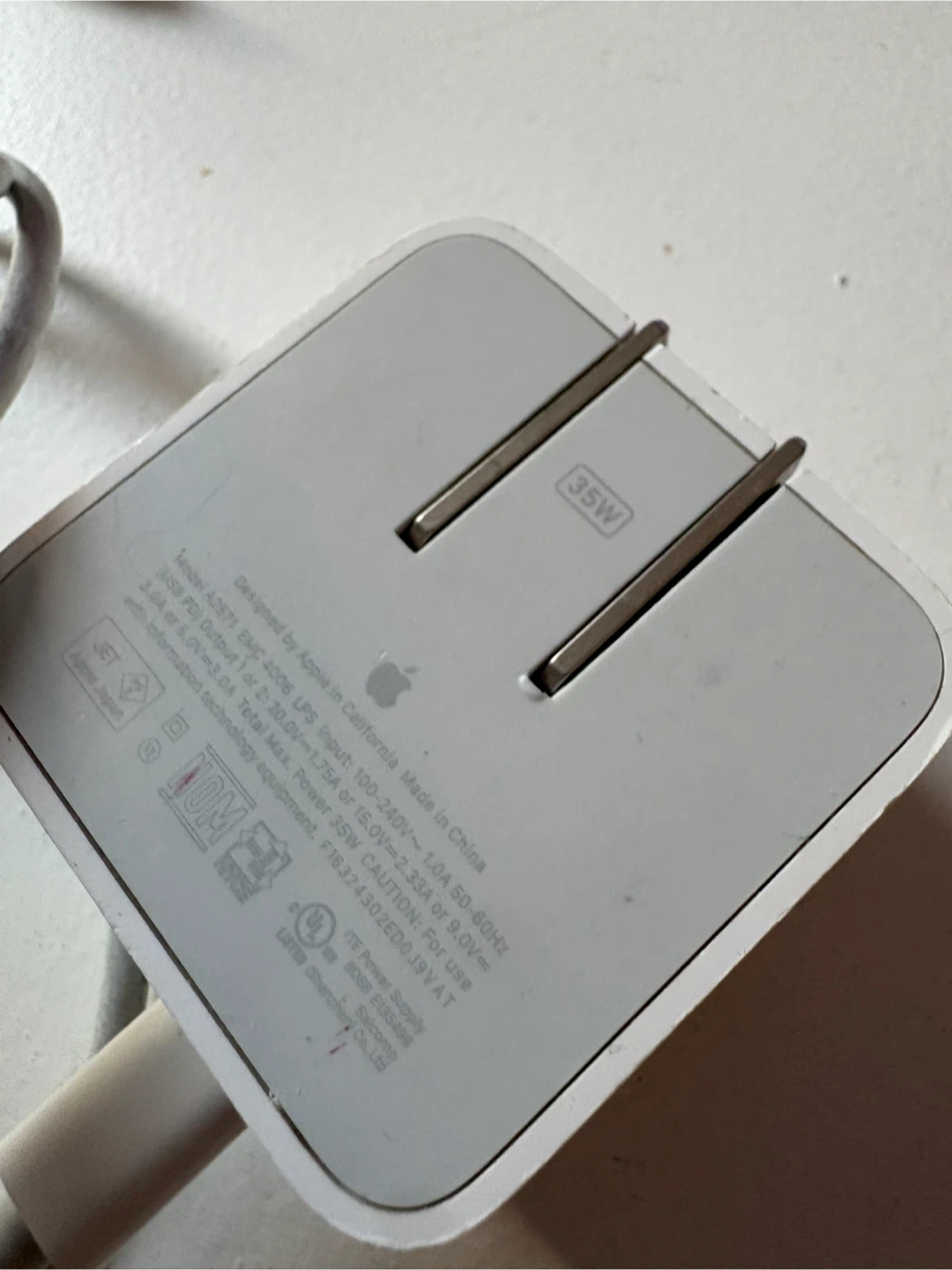Apple 35W dual USB-C Power Adapter - photo 4
