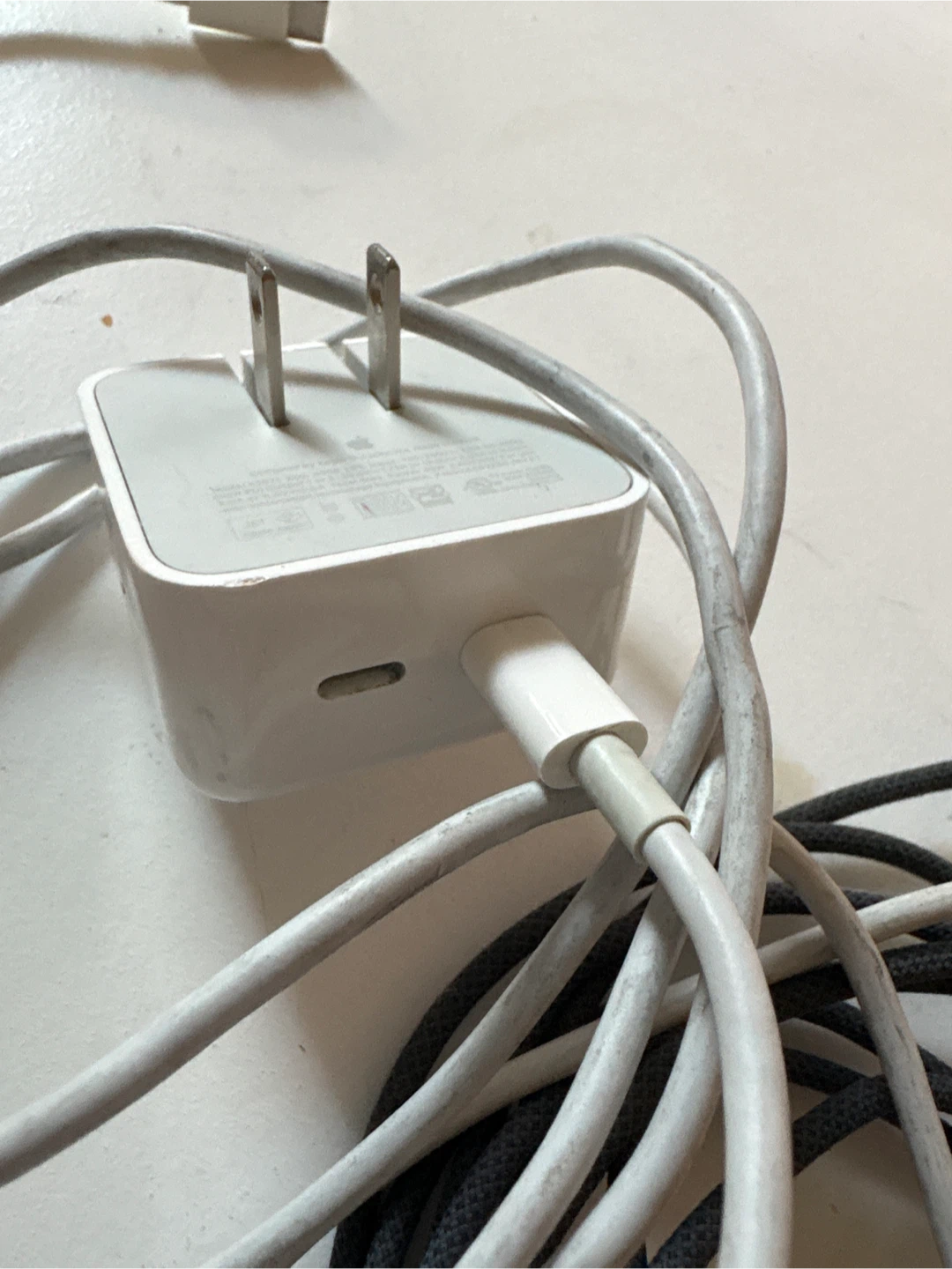 Apple 35W dual USB-C Power Adapter - photo 2