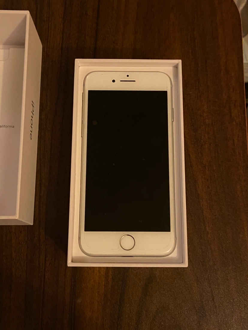 iPhone 8 - photo 3