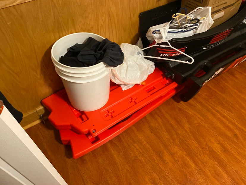 Kid race car bed frame - photo 2
