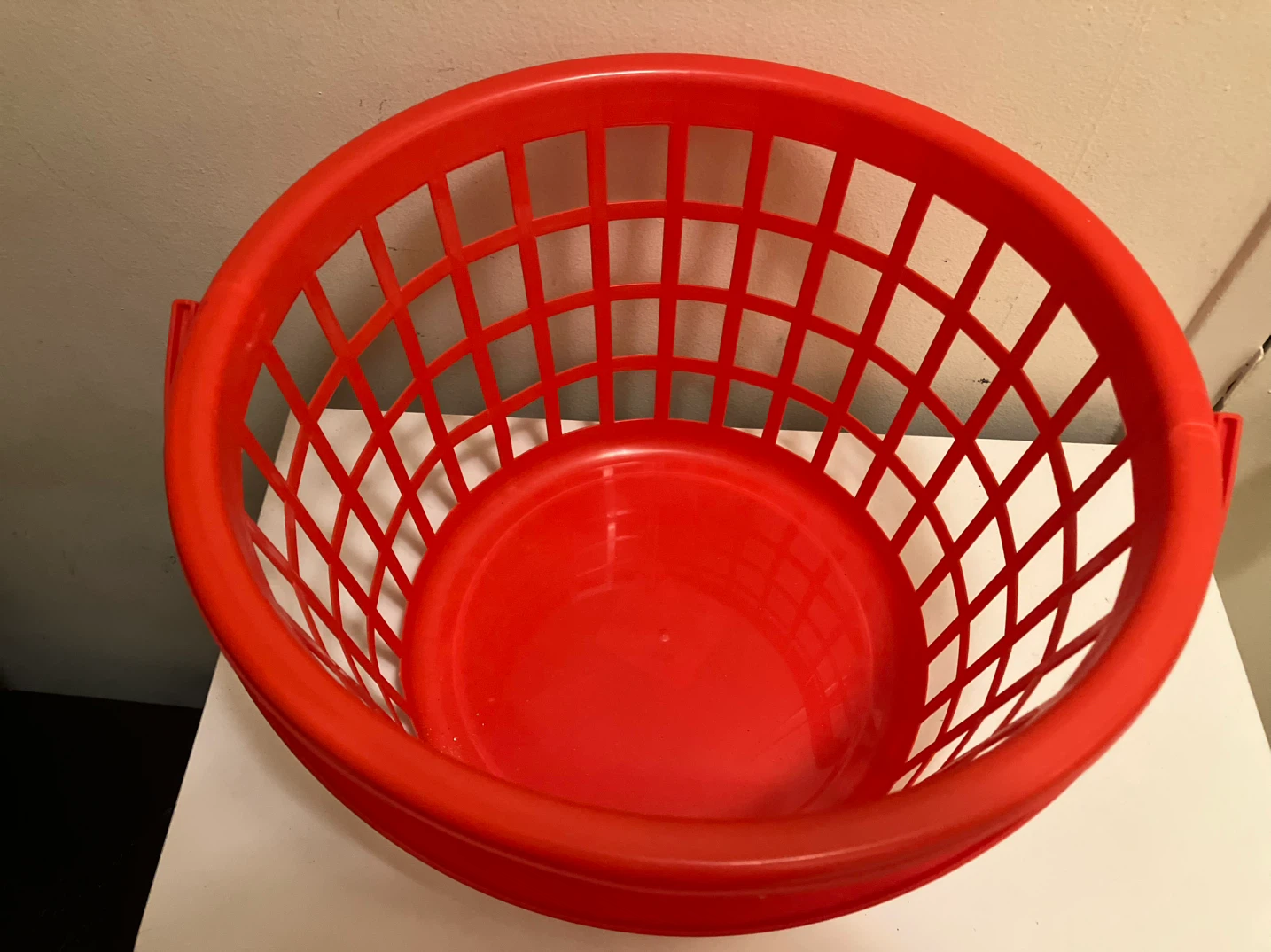 Red Plastic Laundry Basket-12.5” Diameter - photo 2