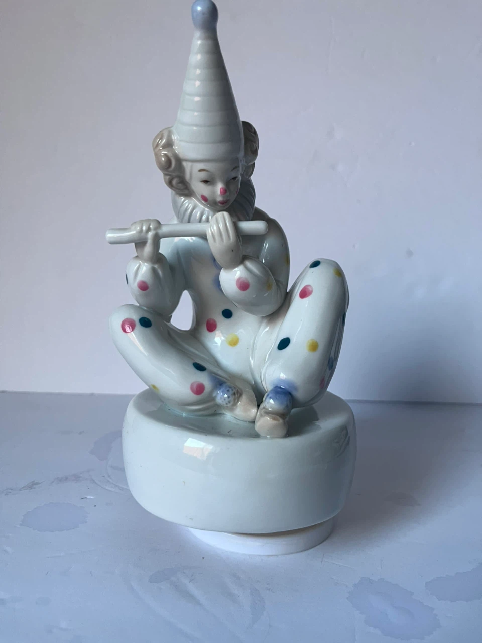 Vintage Porcelain Clown Figurine Playing Flute - photo 2