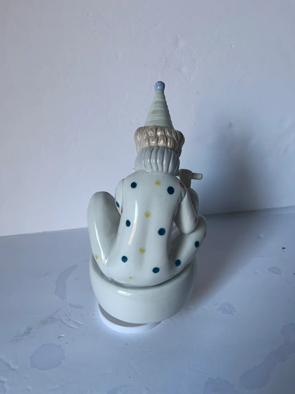 Vintage Porcelain Clown Figurine Playing Flute - photo 5