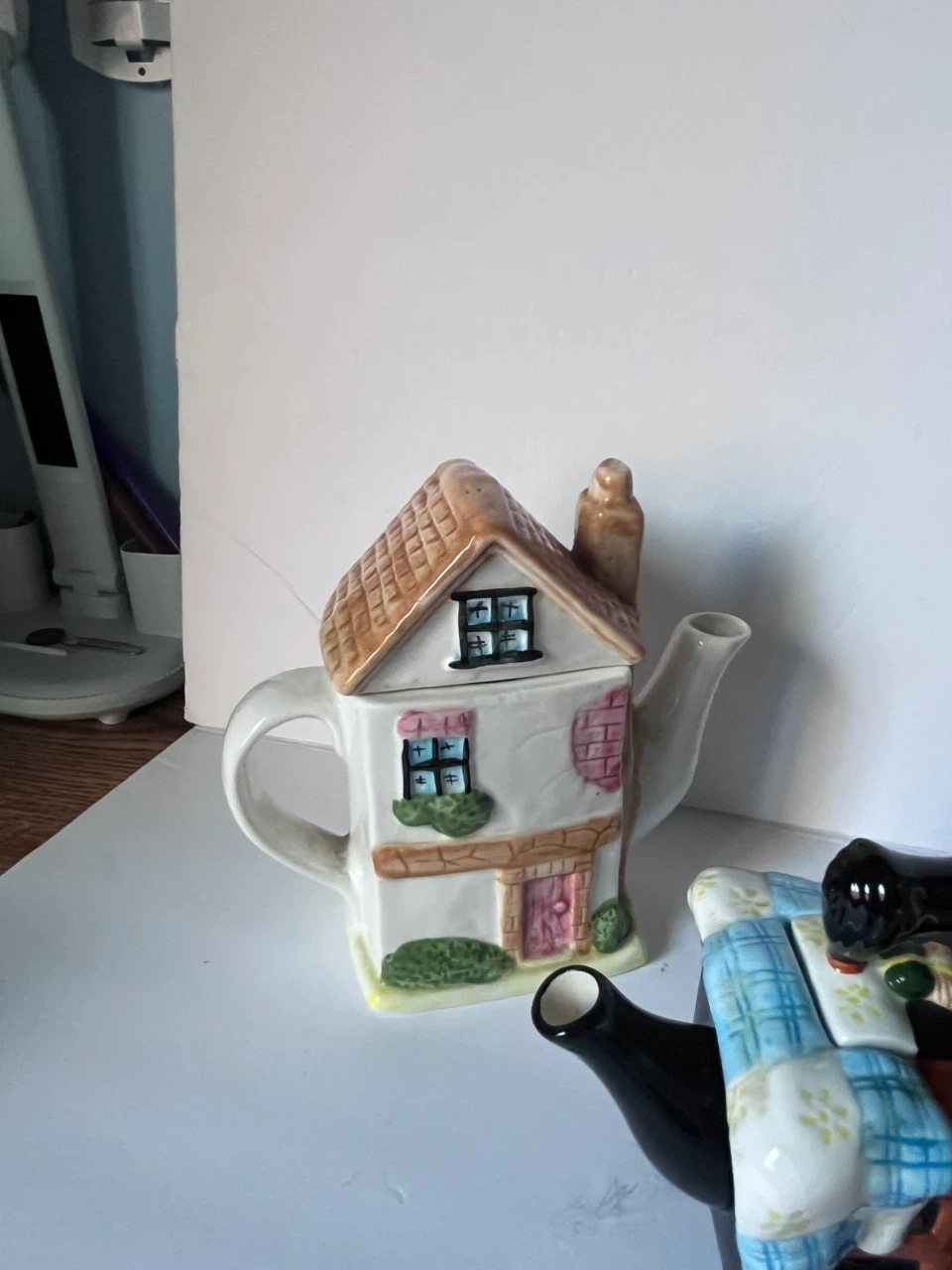 Set of 4 Novelty Ceramic Teapots - photo 2