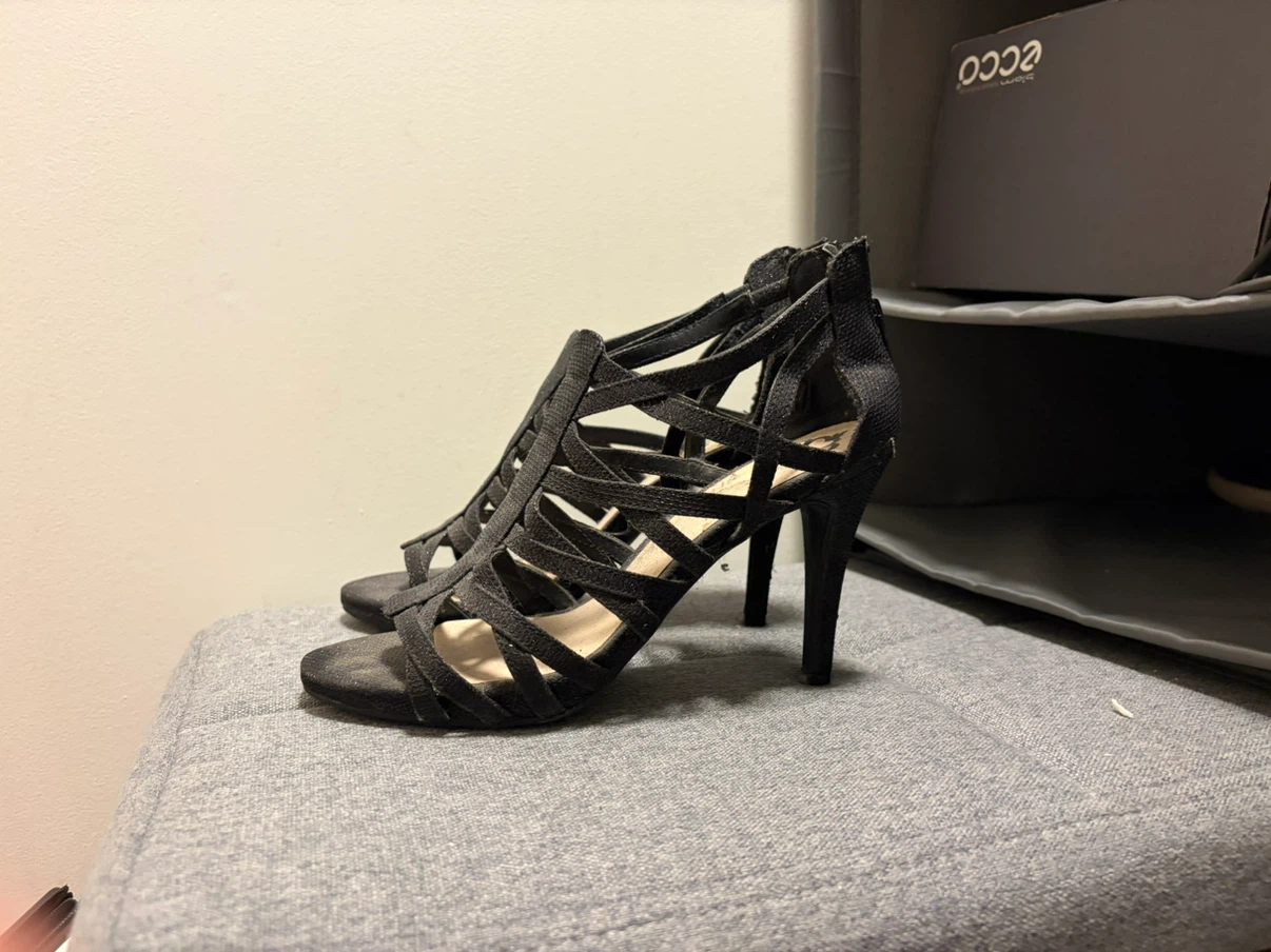 Black strappy heeled sandals - photo 2