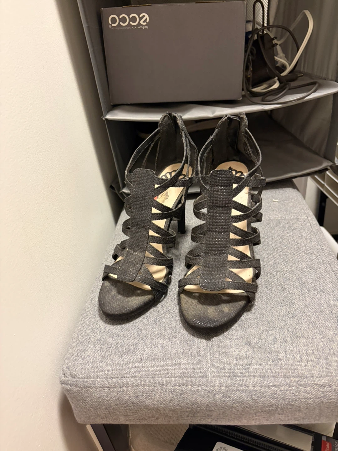 Black strappy heeled sandals - photo 3