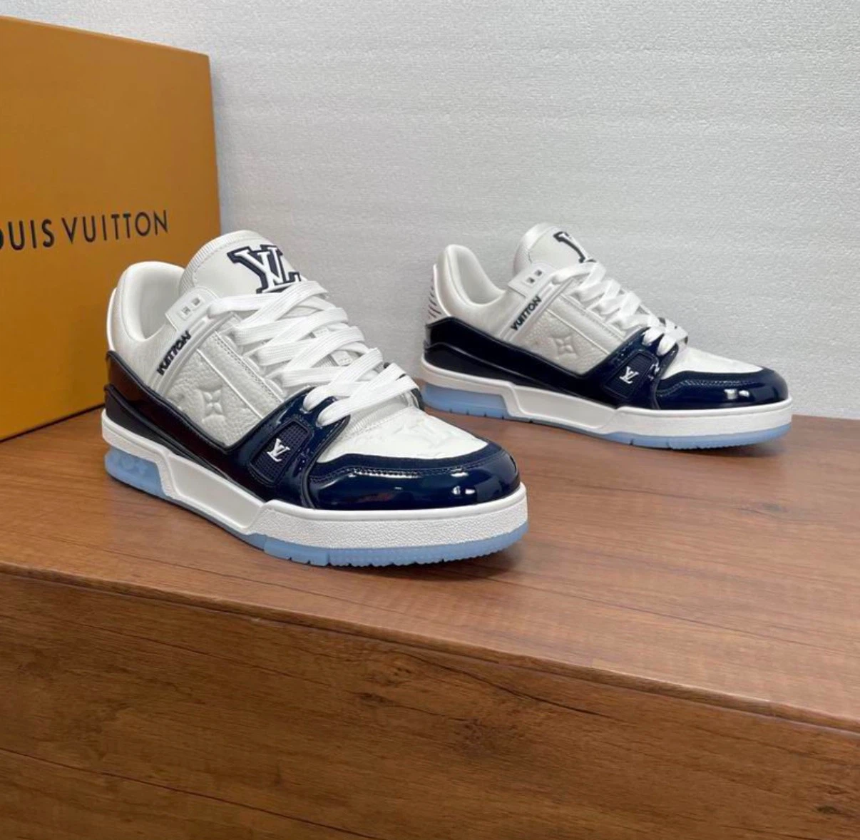 Louis Vuitton Men's Sneakers - White/Navy