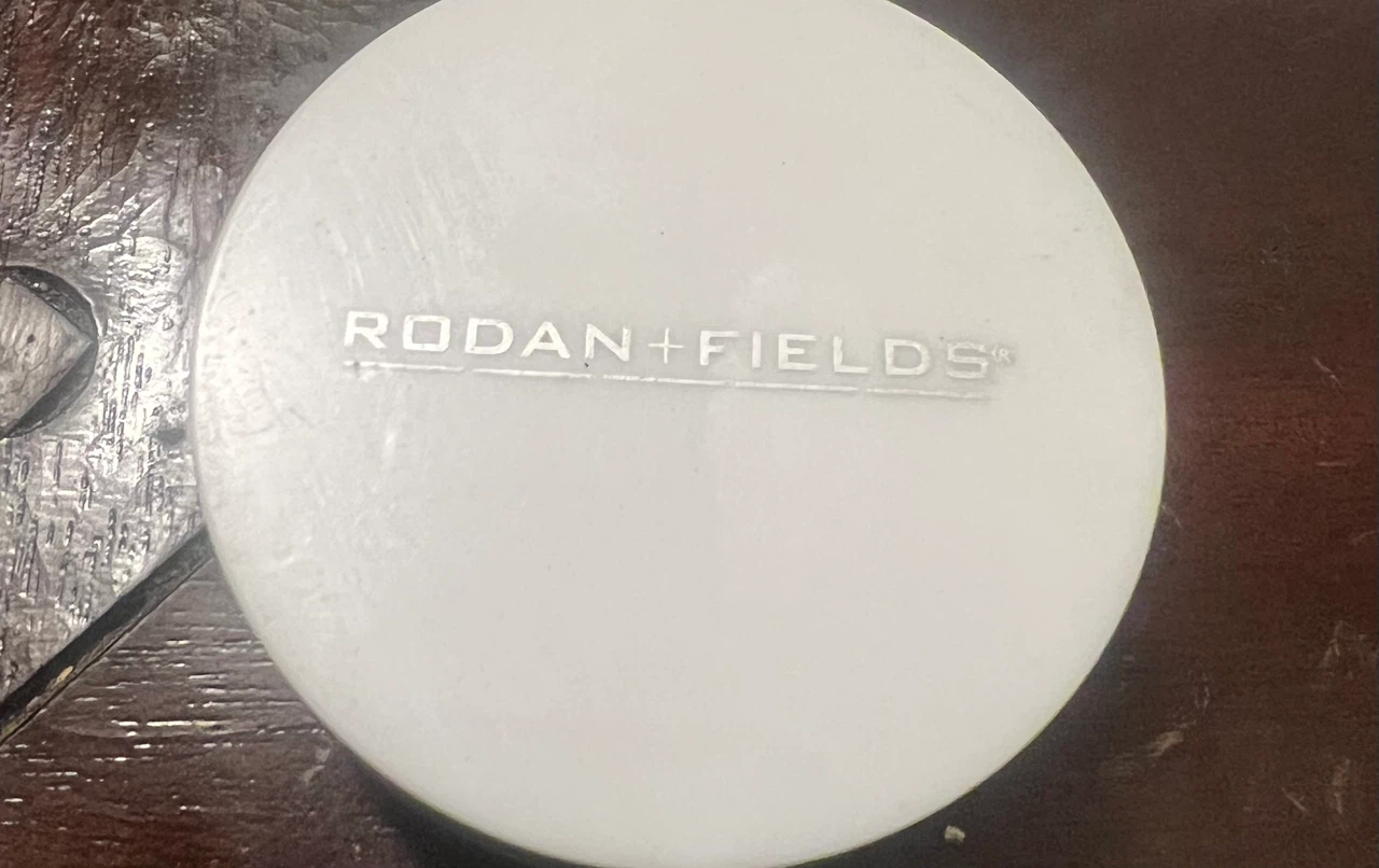 Rodan + Fields Enhancements Mineral - Light SPF 20 - photo 2